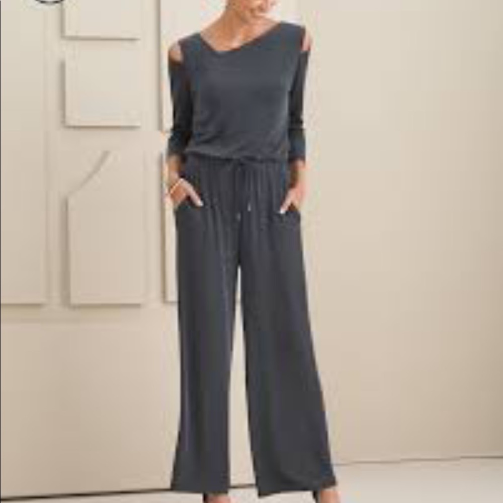 Chico’s grey size 1 jumpsuit.  Includes tie.